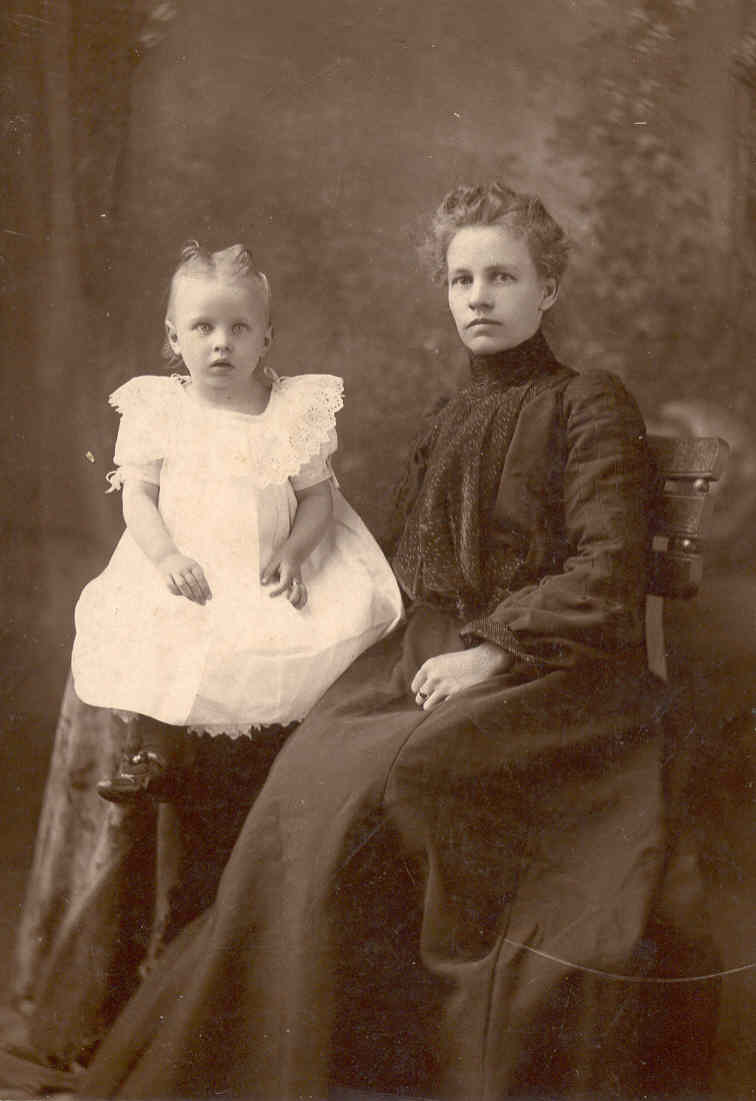 Gertrude and Stella Munsey